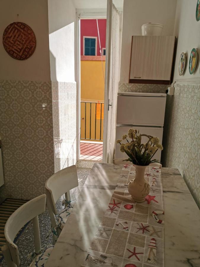 レーリチA Casa Di Alecarlaアパートメント エクステリア 写真