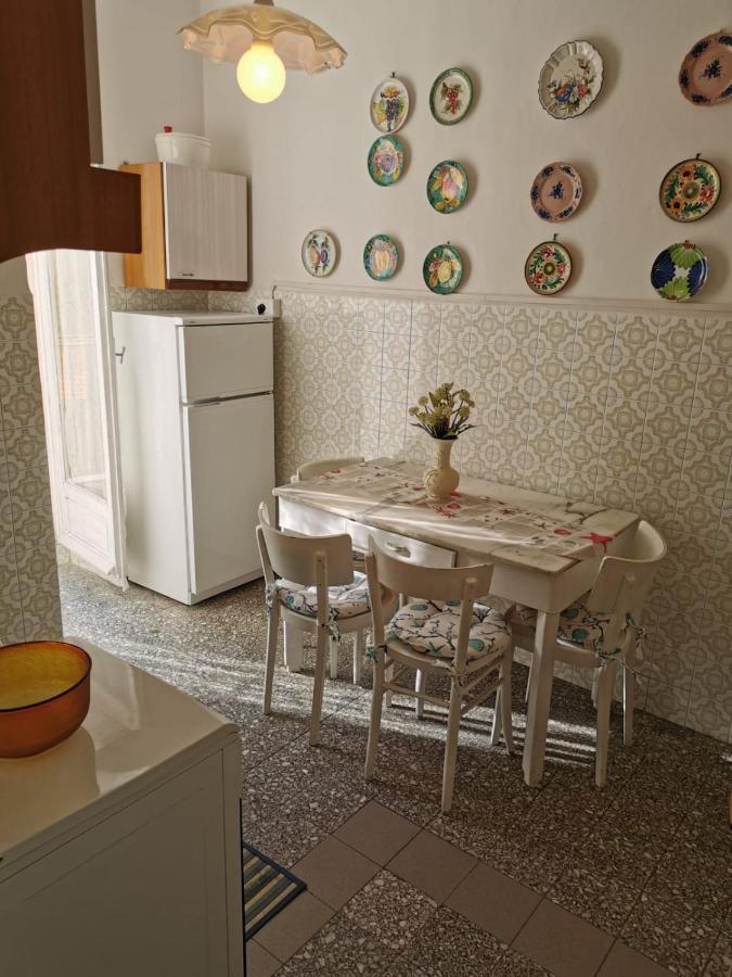 レーリチA Casa Di Alecarlaアパートメント エクステリア 写真